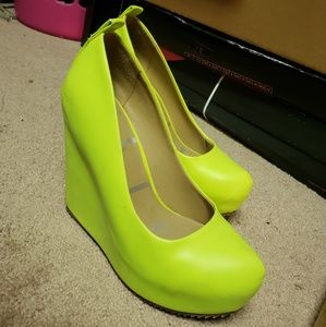Elle Wedges (Like New/Mint Cond)